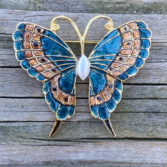 Butterfly brooch pin teal and bronze enameled with faux pearl center - Picture 1 of 9